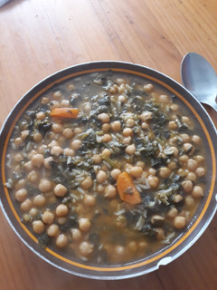 Una foto de Guiso de garbanzos con verduras