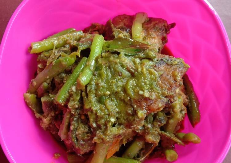 Bagaimana Menyiapkan Ikan asap mix buncis sambal ijo yang Sempurna