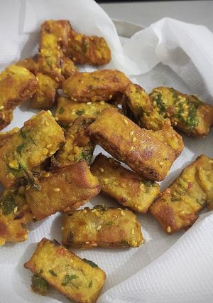 A picture of Schezwan veggie roti Roll.