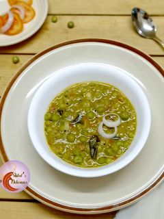 झणझणीत मटार उसळ (matar usal recipe in marathi) रेसिपी चे मुख्य फोटो