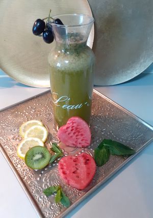 A picture of Tropical mint mojito.