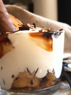 Una foto de Vasito de yogur con plátano