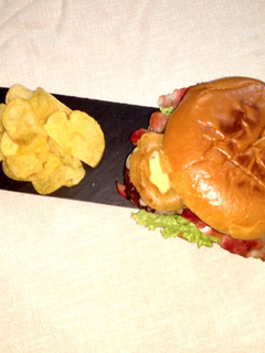 Foto de Hambúrguer Caseiro com Bacon Frito