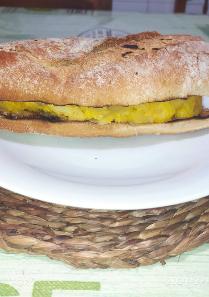 Una foto de Bocata de tortilla