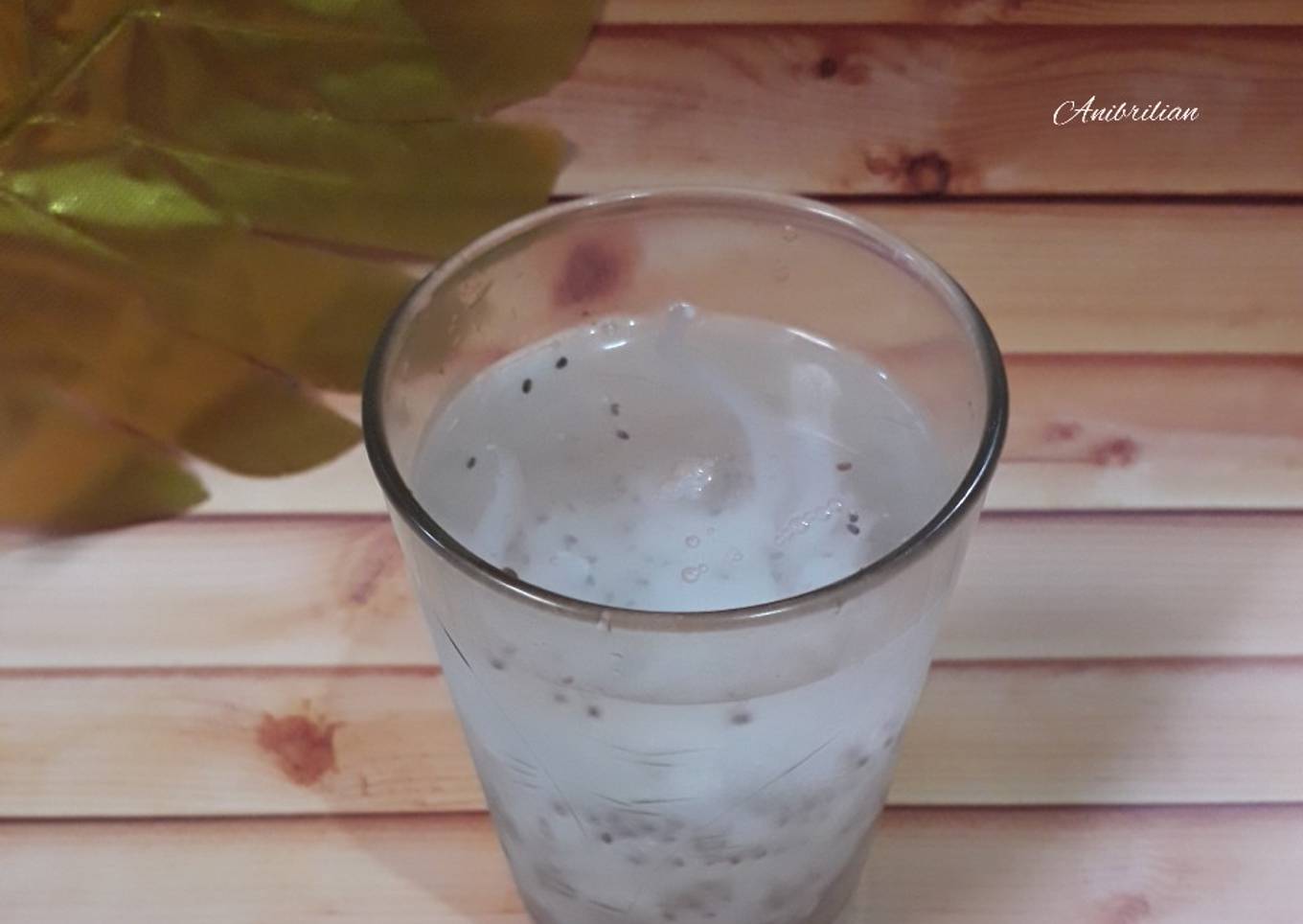 Es kelapa muda selasih