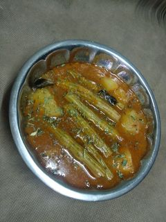 સરગવા નું શાક (Saragva Shak Recipe In Gujarati) રેસીપી મુખ્ય ફોટો