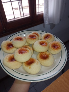Una foto de Pepas con dulce de membrillo 😊🧉