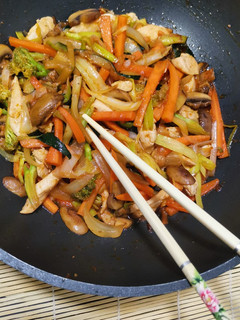 Una foto de Chopsuey de verduras y pollo