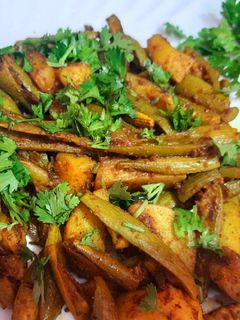 आलू परवल की सब्जी (aloo parwal ki sabzi recipe in Hindi) रेसिपी मुख्य फोटो
