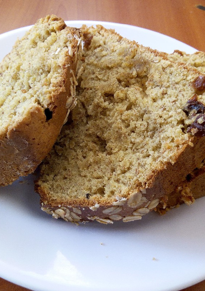 A picture of Banana bread with Oats.