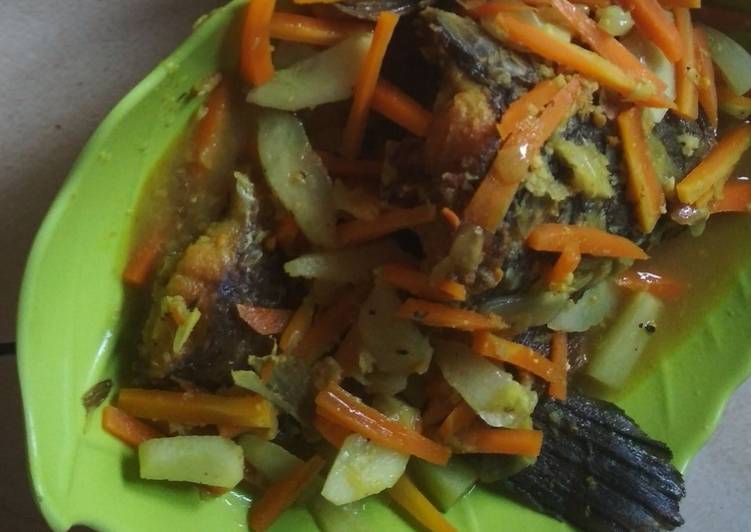 Langkah Mudah untuk meracik Ikan Gabus Acar Kuning yang nikmat