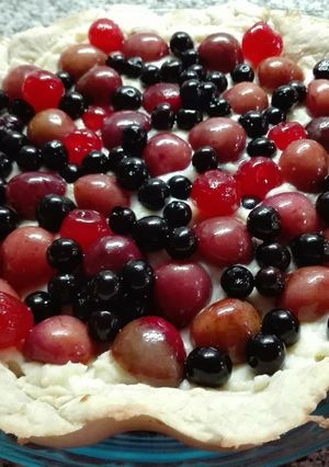 Una foto de Tarta rellena de frutos rojos