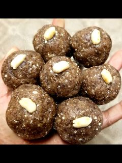 சிமிலி உருண்டை /ராகி வேர்க்கடலை லட்டு (Simili urundai recipe in tamil) செய்முறை முக்கிய புகைப்படம்