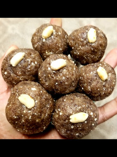 சிமிலி உருண்டை /ராகி வேர்க்கடலை லட்டு (Simili urundai recipe in tamil) செய்முறை முக்கிய புகைப்படம்