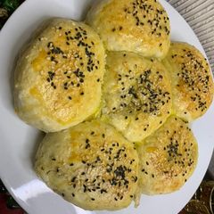 A picture of Chicken filled buns.