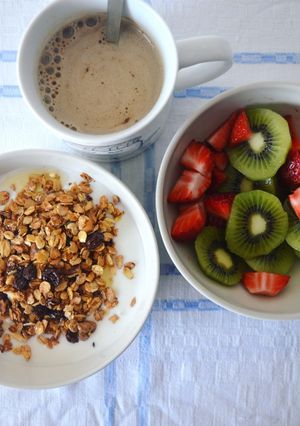 Foto principal de Café con leche de almendras, muesli con queso quark