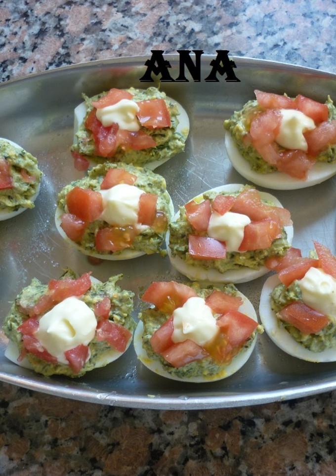 Una foto de Huevos rellenos distintos