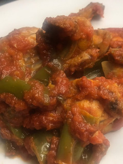 Una foto de Carne con pimiento,tomate y alcachofas, la merienda-cena típica de Pascua 🐣en La Safor