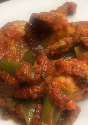 Una foto de Carne con pimiento,tomate y alcachofas, la merienda-cena típica de Pascua 🐣en La Safor