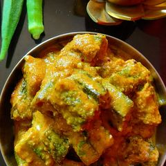 A picture of Bhindi with Gravy.