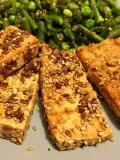 Una foto de Tofu marinado