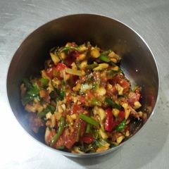 A picture of Green garlic chutney.