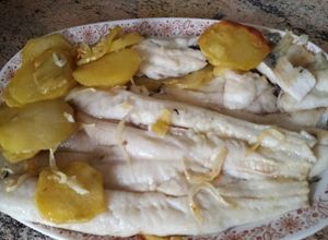 Foto principal de Pescada abierta al horno con patatas