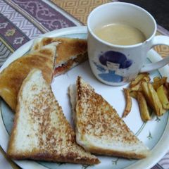 Aloo toast A picture of Aloo toast.