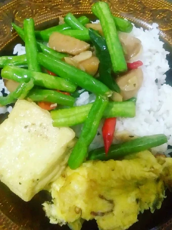 Langkah Mudah untuk Membuat Resep Tumis buncis bakso, tahu sutera &amp; telur dadar bwg yang Lezat Anti Ribet, Bikin Ngiler