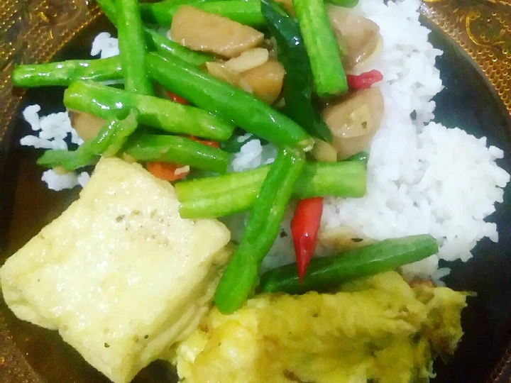 Langkah Mudah untuk Membuat Resep Tumis buncis bakso, tahu sutera &amp;amp; telur dadar bwg yang Lezat Anti Ribet, Bikin Ngiler