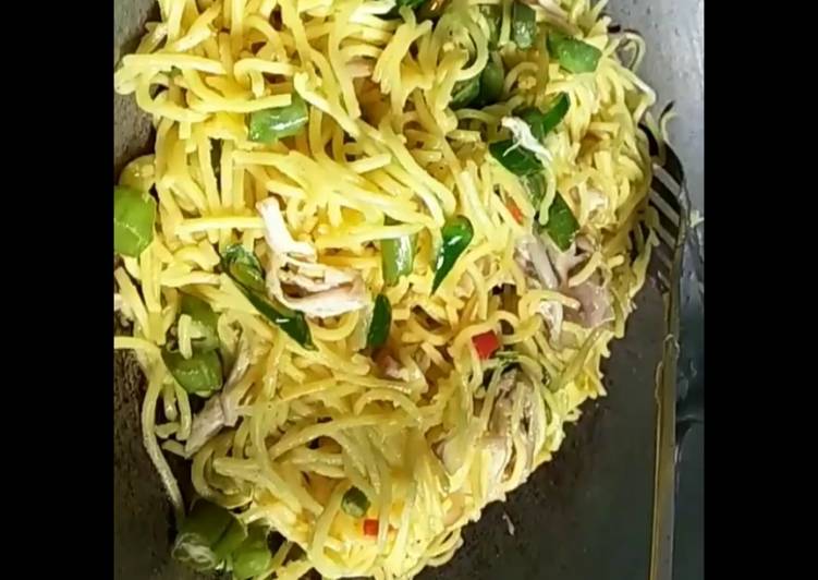 Mie kuning ayam suir lada