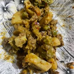 A picture of Mince with Potato peas(qeema Aloo matar).