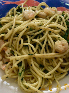 Una foto de Pasta con gambas y espinacas