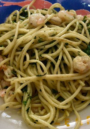 Una foto de Pasta con gambas y espinacas