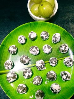 पाचक आवळा गटागट (pachak aavla recipe in marathi) रेसिपी चे मुख्य फोटो