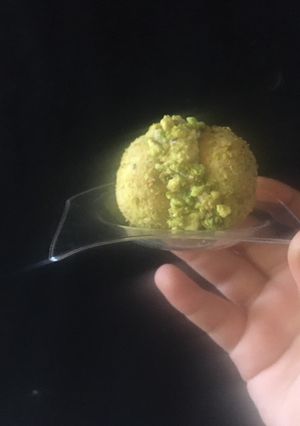 Foto di Baci di Dama Salati con Spuma di Mortadella