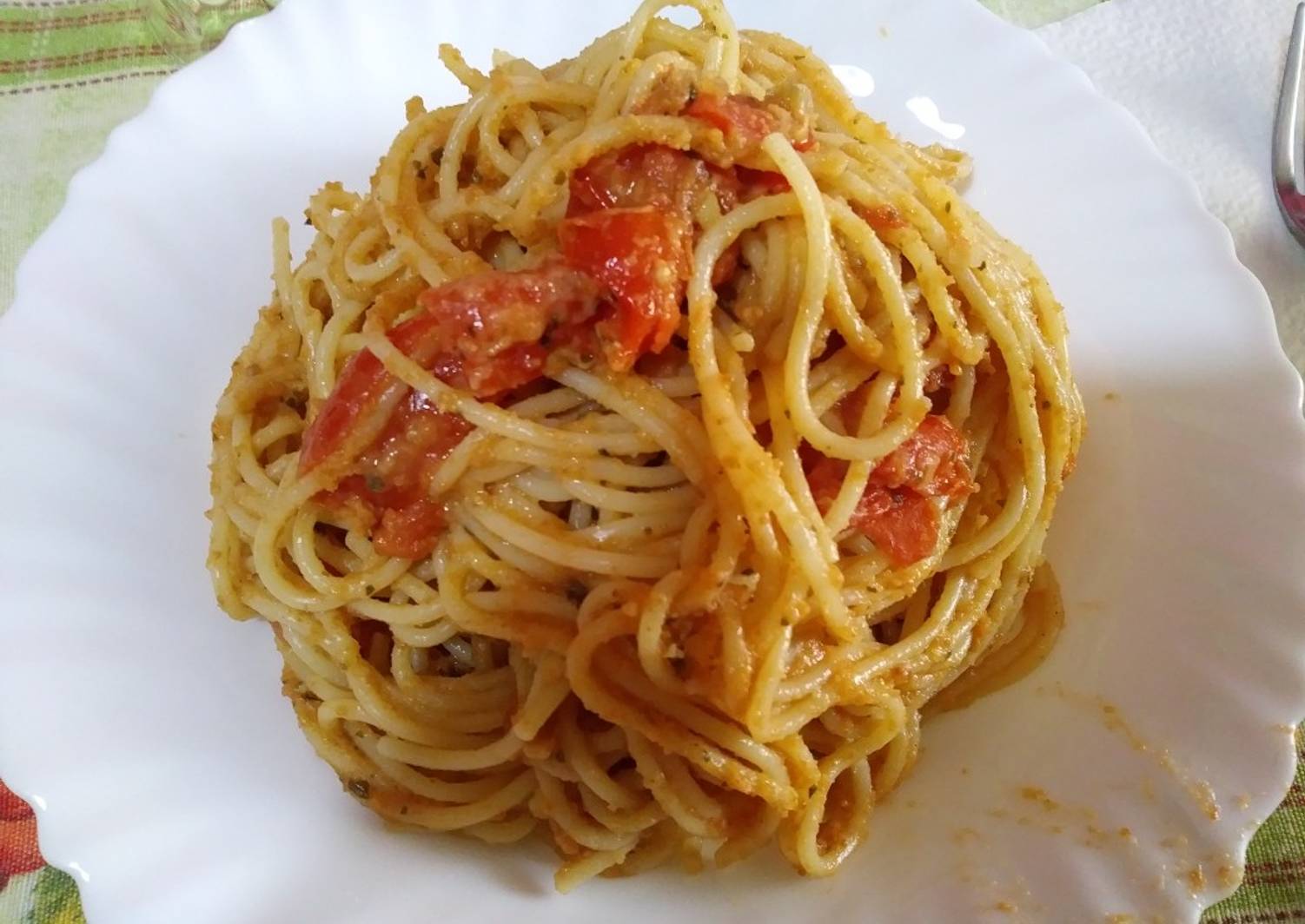pasta con pomodorini confit e pangrattato