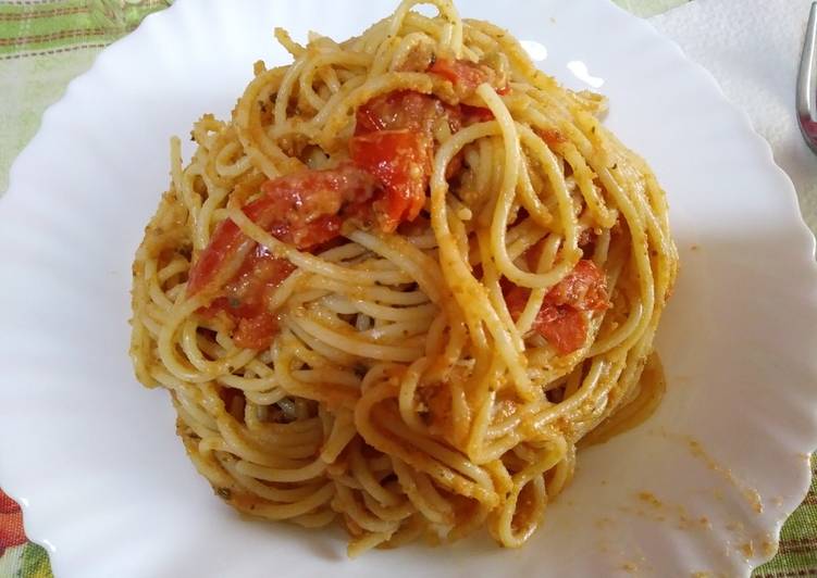 Spaghetti pomodorini e pangrattato