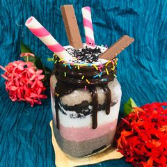 A picture of Oreo shake recipe in English.