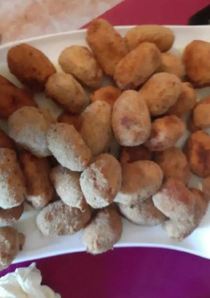 Una foto de Croquetas de pollo y jamón!! Paso a paso facilísimas!!