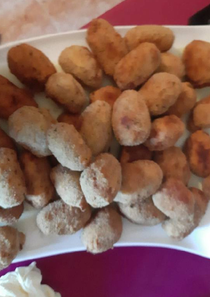 Una foto de Croquetas de pollo y jamón!! Paso a paso facilísimas!!