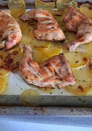 Una foto de Pollo al horno con patatas
