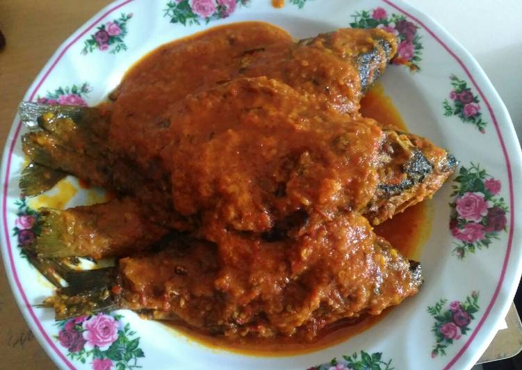 Ikan mujaer bumbu kuning