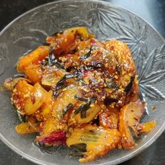 A picture of Schezwan potato.