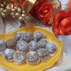 A picture of Cornflakes ladoo.