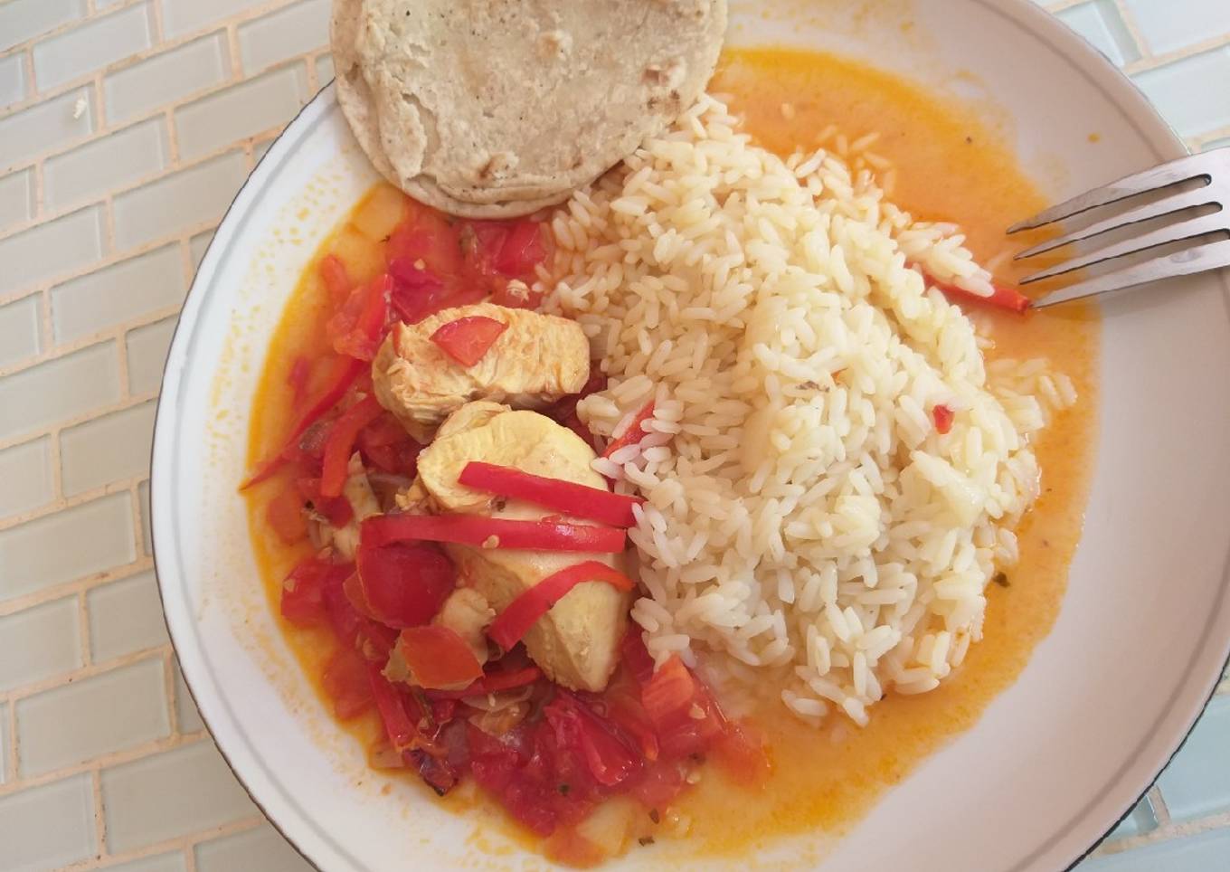Pollo guisado con arroz