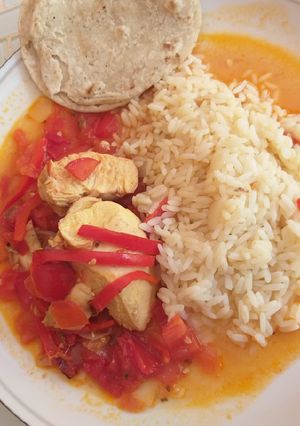 Una foto de Pollo guisado con arroz