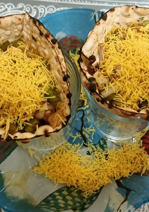 પાપડ રોલ (Papad Roll Recipe In Gujarati) રેસીપી મુખ્ય ફોટો