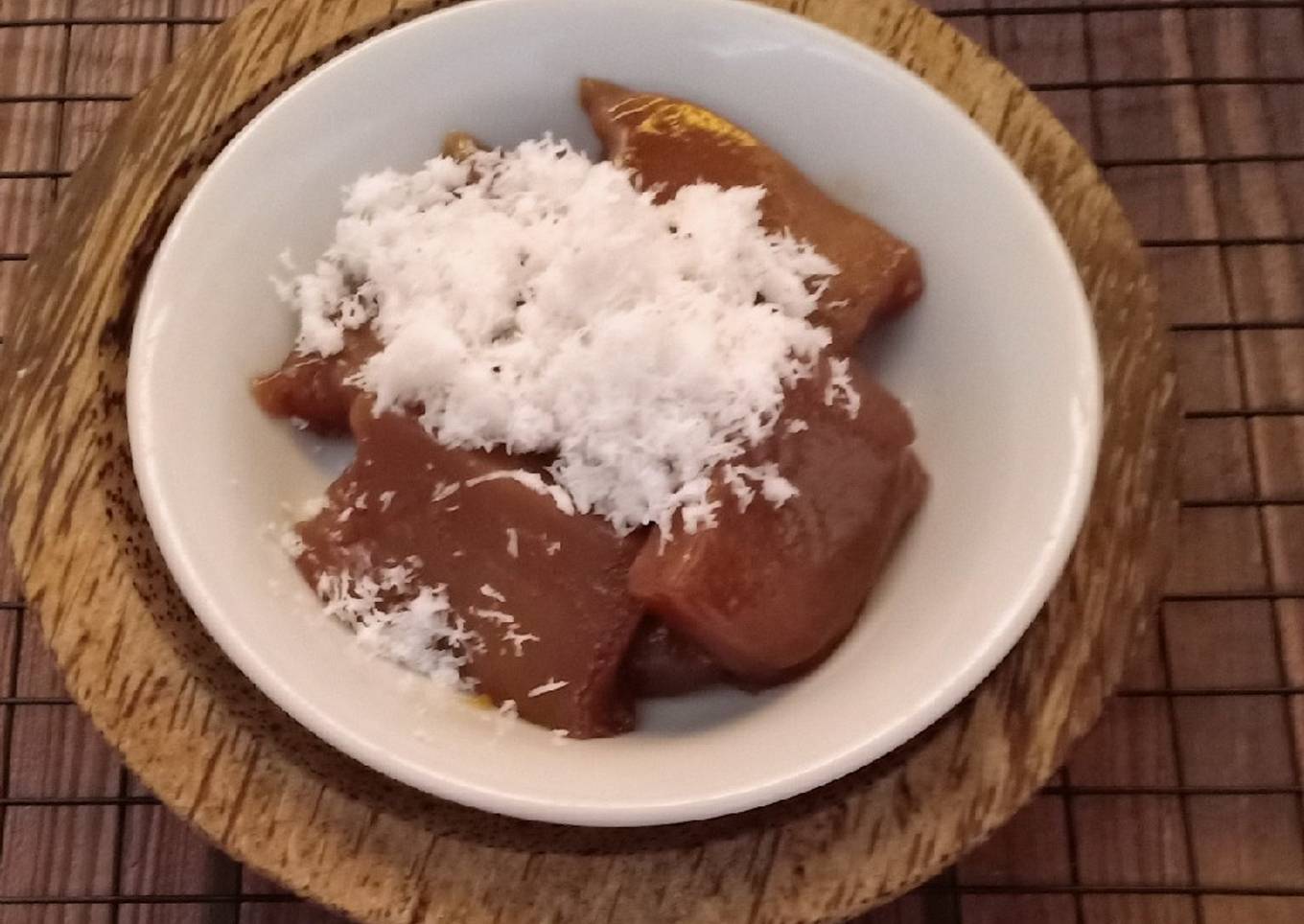 Kue keranjang kelapa parut