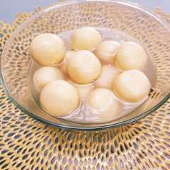 A picture of গুঁড়া দুধের রসগোল্লা।.